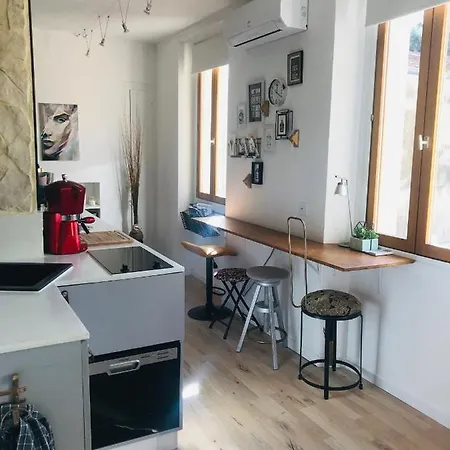 Апартаменты Lovely Studio 1bdr City Center Studio Art Deco